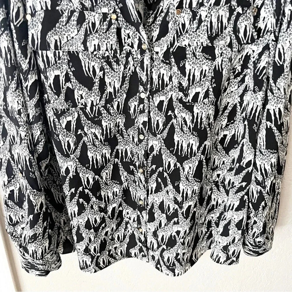 Charter Club Top Women's XL Black & White Giraffe Print Button Down Safari - Picture 6 of 8